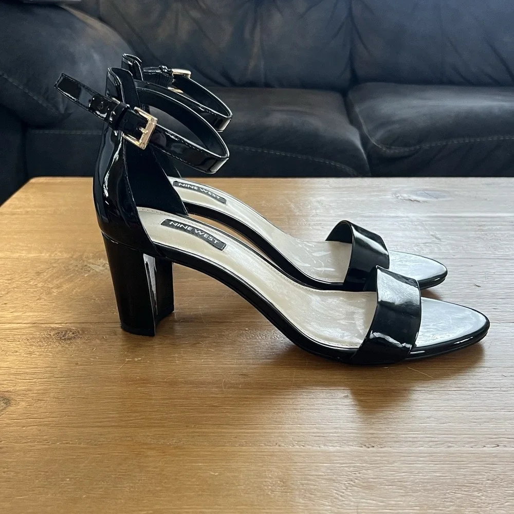 Nine West Black Patent Ankle Strap Heels Womens 9.5M‎ Block 3in Heel Sandals